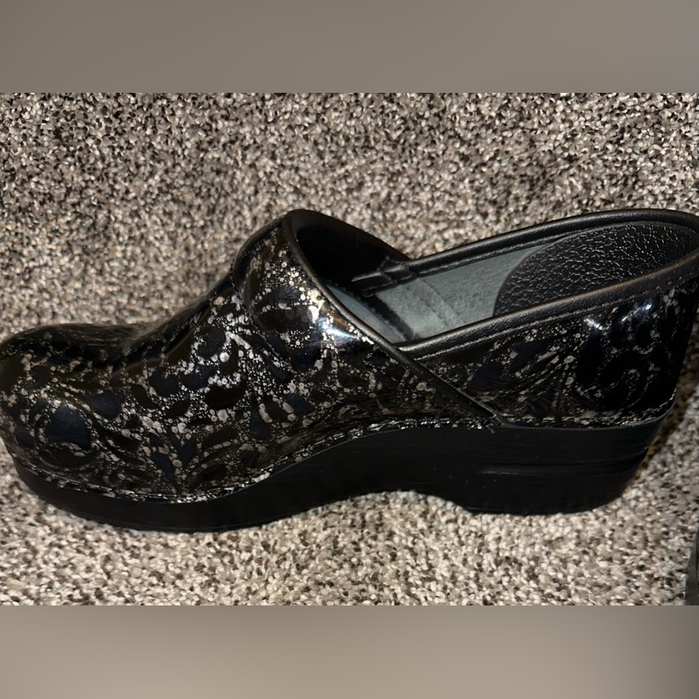 Dansko size 9 NWOB